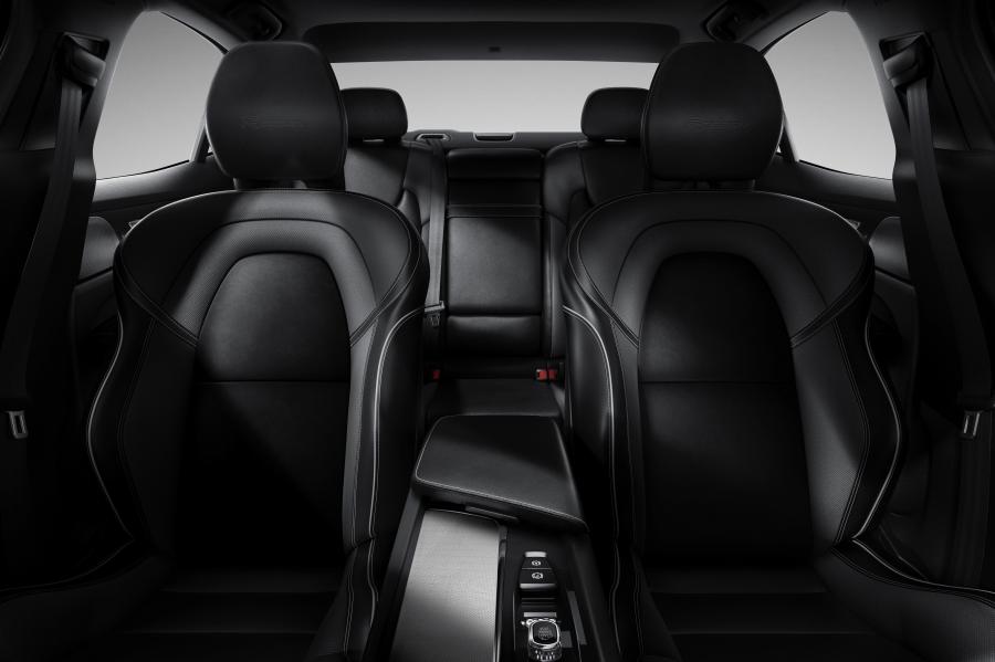 Интерьер Volvo S60 T6 R-Design 2018 года  (WW) (фото 20 из 63)